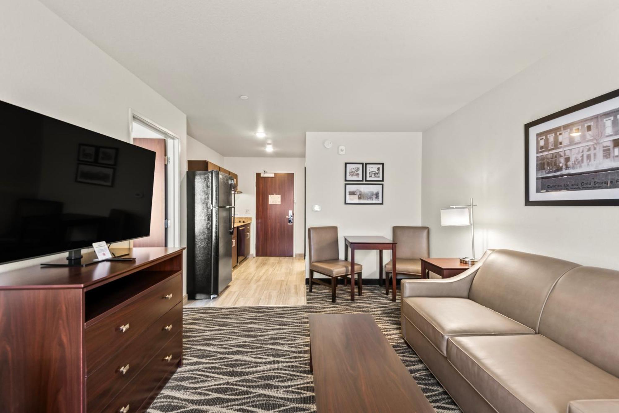 Cobblestone Hotel & Suites - Фолеи Екстериор снимка